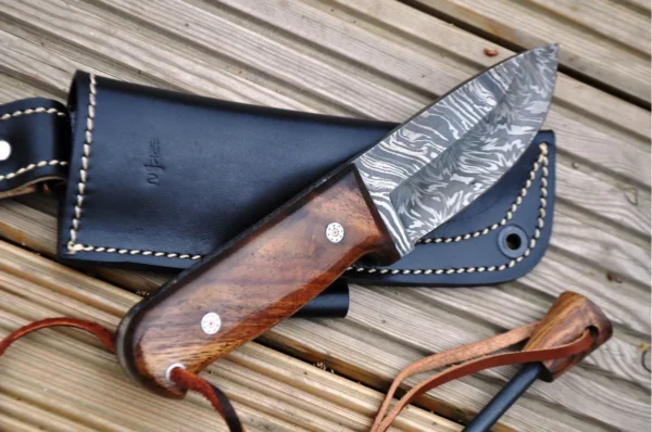 Handmade Hunting Knife with Fire Starter and Sheath Damascus Steel Blade - Image 2
