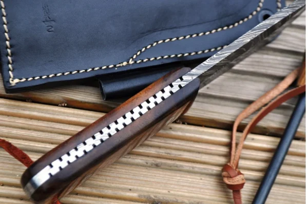 Handmade Hunting Knife with Fire Starter and Sheath Damascus Steel Blade - Image 3