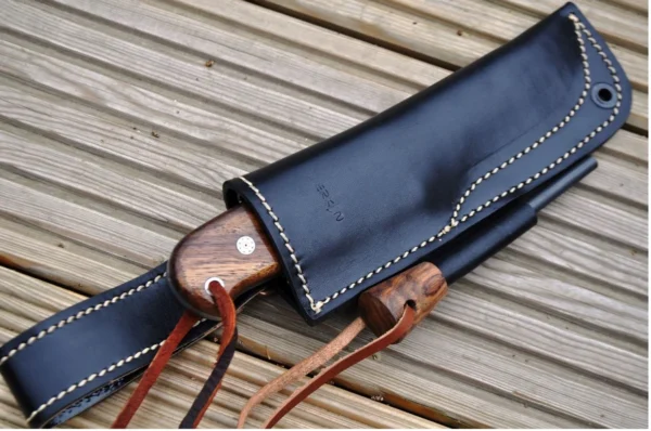 Handmade Hunting Knife with Fire Starter and Sheath Damascus Steel Blade - Image 4