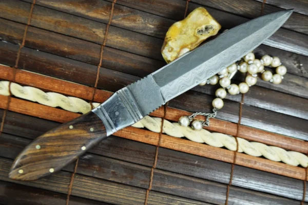 Fixed blade hunting knife damascus steel and handmade - Image 3