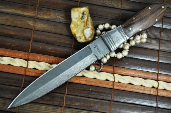 Fixed blade hunting knife damascus steel and handmade - Image 5