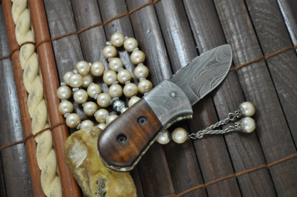 Outstanding Value - Handmade Small Damascus Pocket Knife - Legal to carry - Image 3