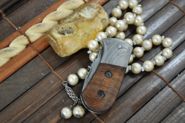 Outstanding Value - Handmade Small Damascus Pocket Knife - Legal to carry - Image 6