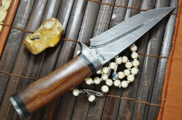 Handmade damascus steel hunting knife with sheath