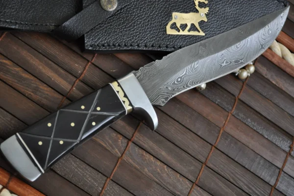 Fixed blade hunting knife with sheath damascus steel blade - Image 2
