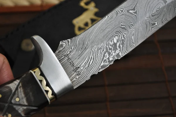 Fixed blade hunting knife with sheath damascus steel blade - Image 3