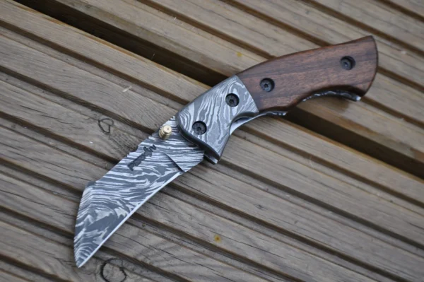 Handmade Damascus Pocket Knife - Beautiful Folding Knife