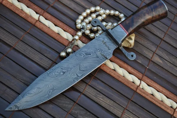 Beautiful Damascus Hunting/Bowie with Burl Wood Handle