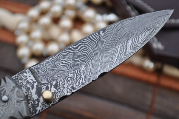 Damascus Steel Knife with Liner Lock Mechanism - Image 4