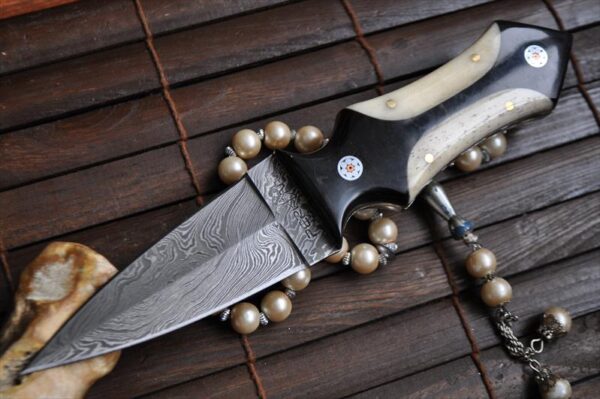 Damascus Custom Made Hunting Knife with Natural Bone in Handle - Image 4