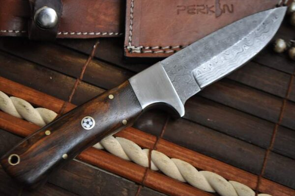 Damascus Hunting English Knife with Walnut Wood Handle - Image 2