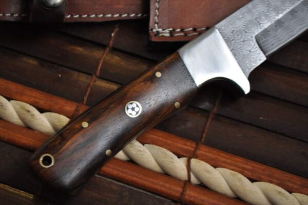 Damascus Hunting English Knife with Walnut Wood Handle - Image 4