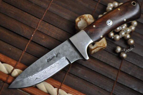 Damascus Hunting English Knife with Walnut Wood Handle