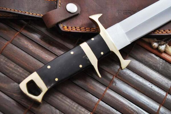 Beautiful Handcrafted 440c Steel Hunting Knife with Bull Horn & Brass Handle - Image 4