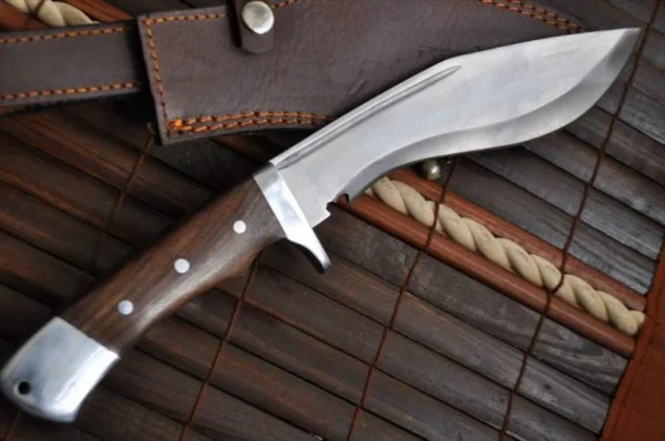 Beautiful Handcrafted Kukri Hunting Knife - 440c Steel - Image 2