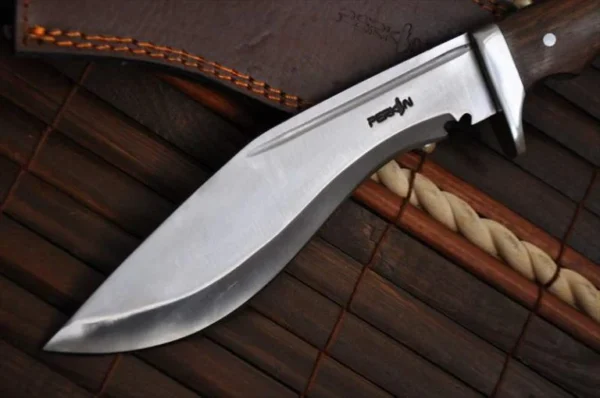 Beautiful Handcrafted Kukri Hunting Knife - 440c Steel - Image 3
