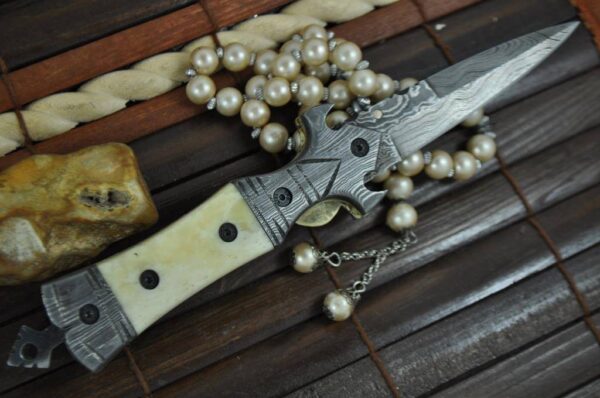 Handmade Damascus Hunting Knife - Beautiful Folding Knife - Image 3